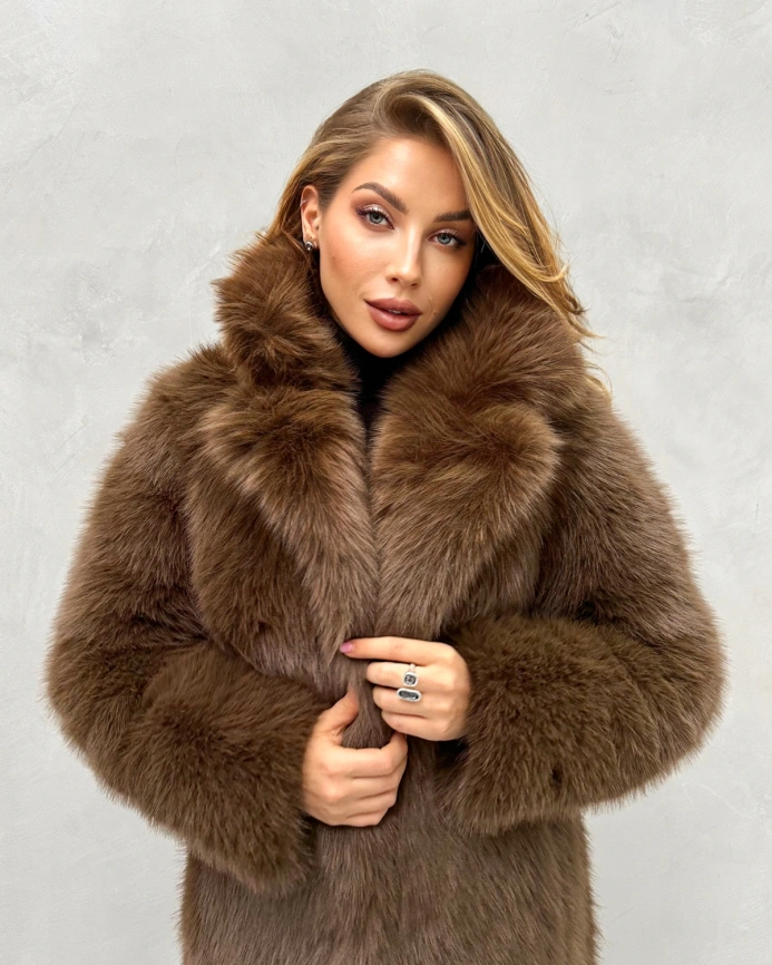 Шуба-миди из экомеха под соболя классическая фото 10