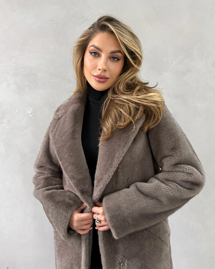 Шуба-миди из экомеха под норку в оттенке «мили-капучино» фото 4