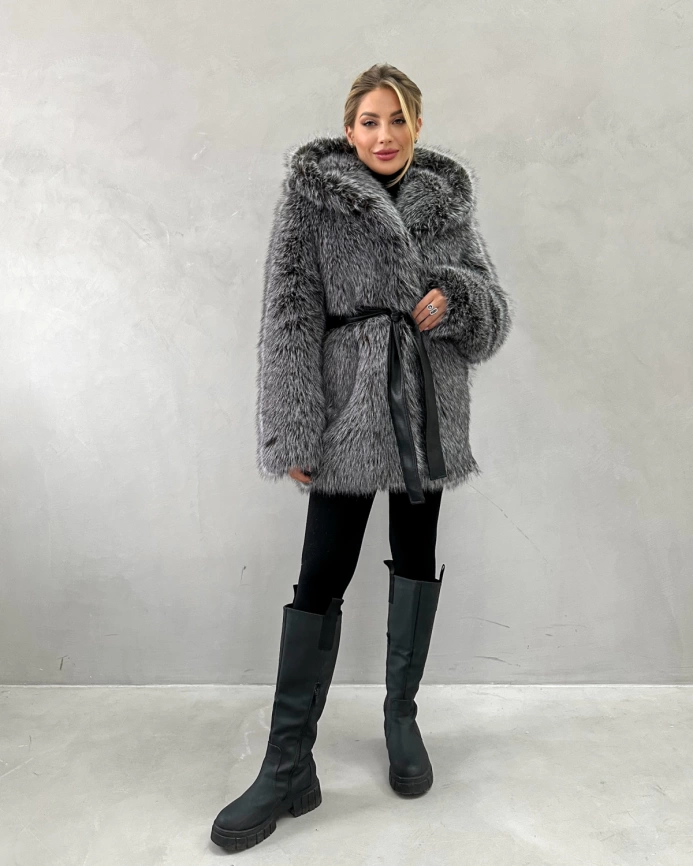 Короткая шуба из экомеха «чернобурка» с капюшоном фото 9