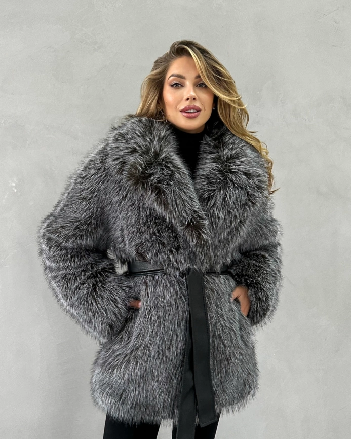 Короткая шуба из экомеха «чернобурка» с воротником фото 9