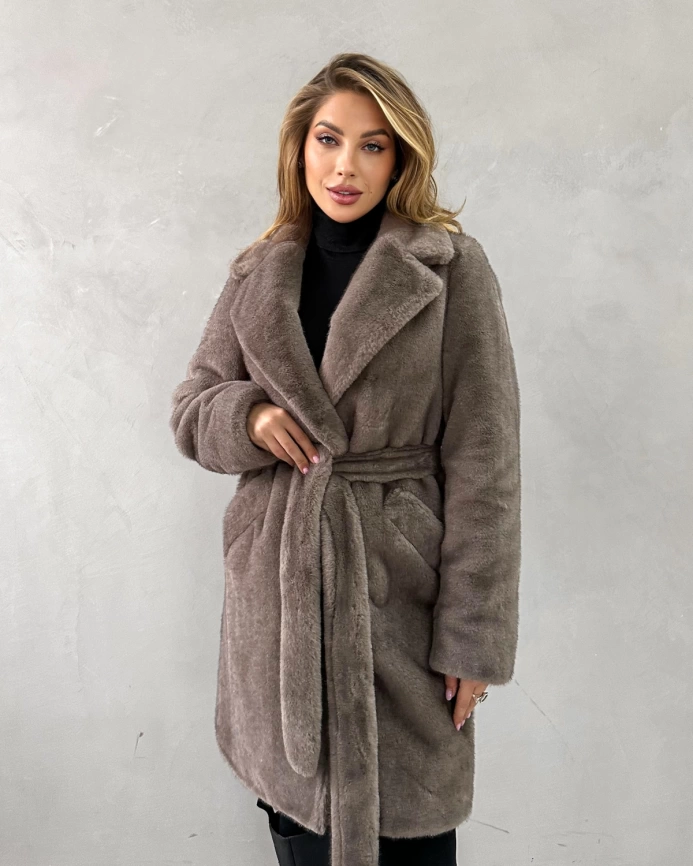 Шуба-миди из экомеха под норку в оттенке «мили-капучино» фото 1