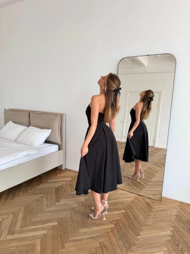 Вечернее черное платье-бюстье с пышной юбкой миди фото 5