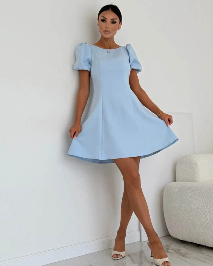 Короткое голубое платье А-силуэта с рукавами-воланами фото 1