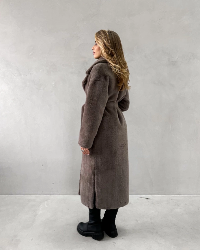 Длинная классическая шуба из эко меха под норку, цвета мили-капучино фото 8