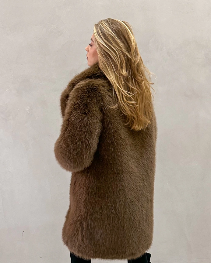 Шуба-миди из экомеха под соболя классическая фото 11