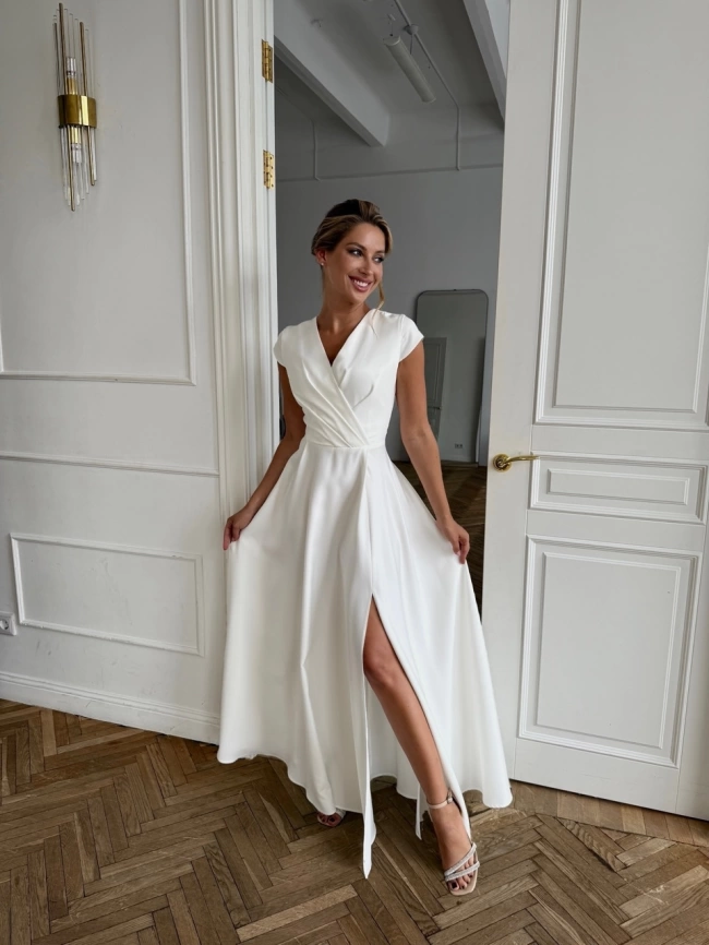 dlinnoe-beloe-plate-s-yubkoy-a-silueta-La-Divina-Luna-3