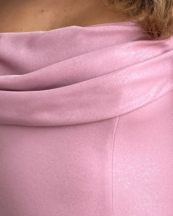 Длинное вечернее платье пудровое (нежно-розовое) с блеском со спущенными плечиками и разрезом по ноге фото 7